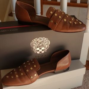 Vince Camuto hickory leather gold studs